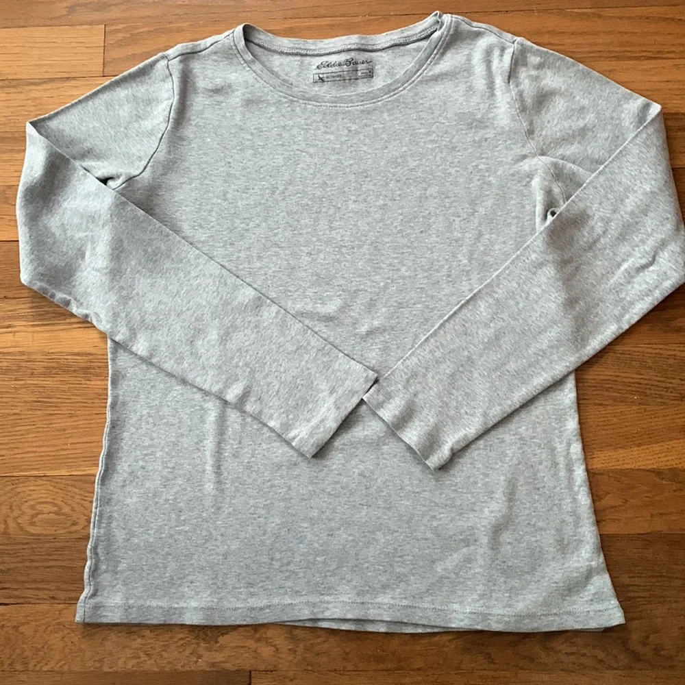 Eddie Bauer long sleeve gray Favorite tee. Size M.